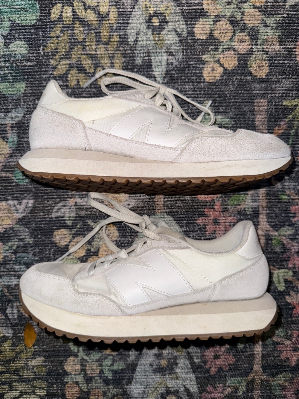New Balance Women's White and Light Gray Retro Runner Sneakers